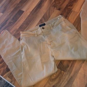 Men’s American Eagle khakis